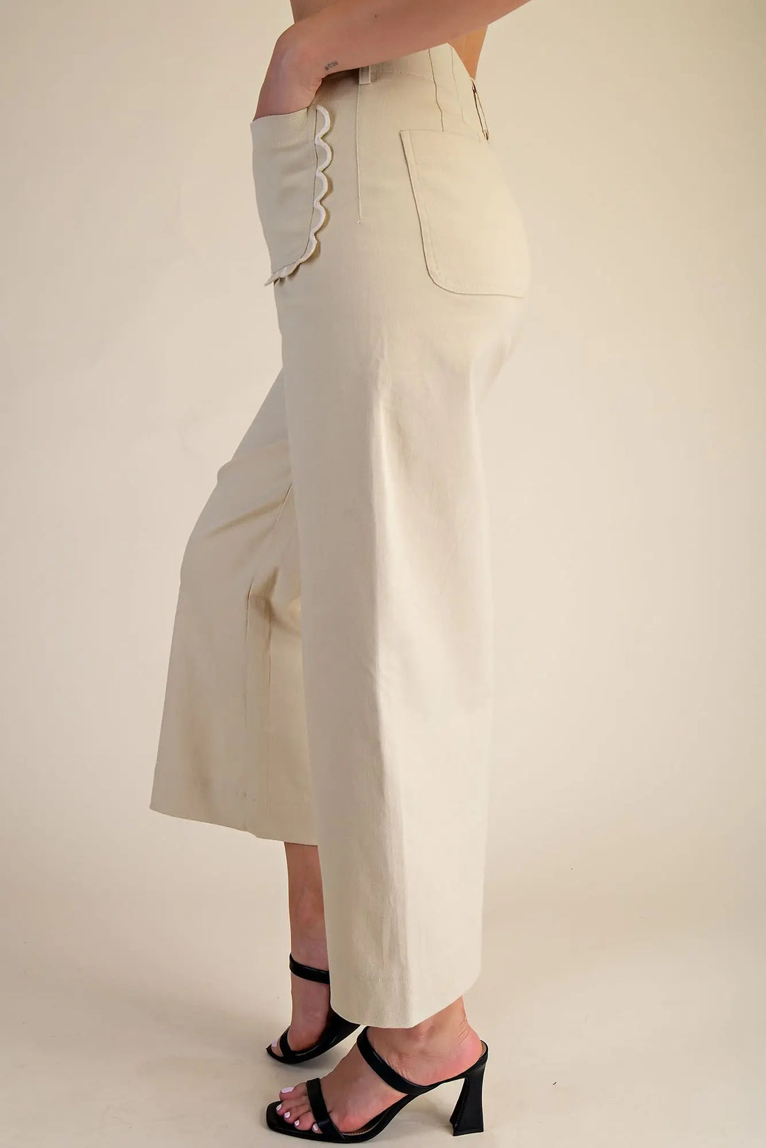 Scalloped Front Pocket Wide Leg Jeans - Beige
