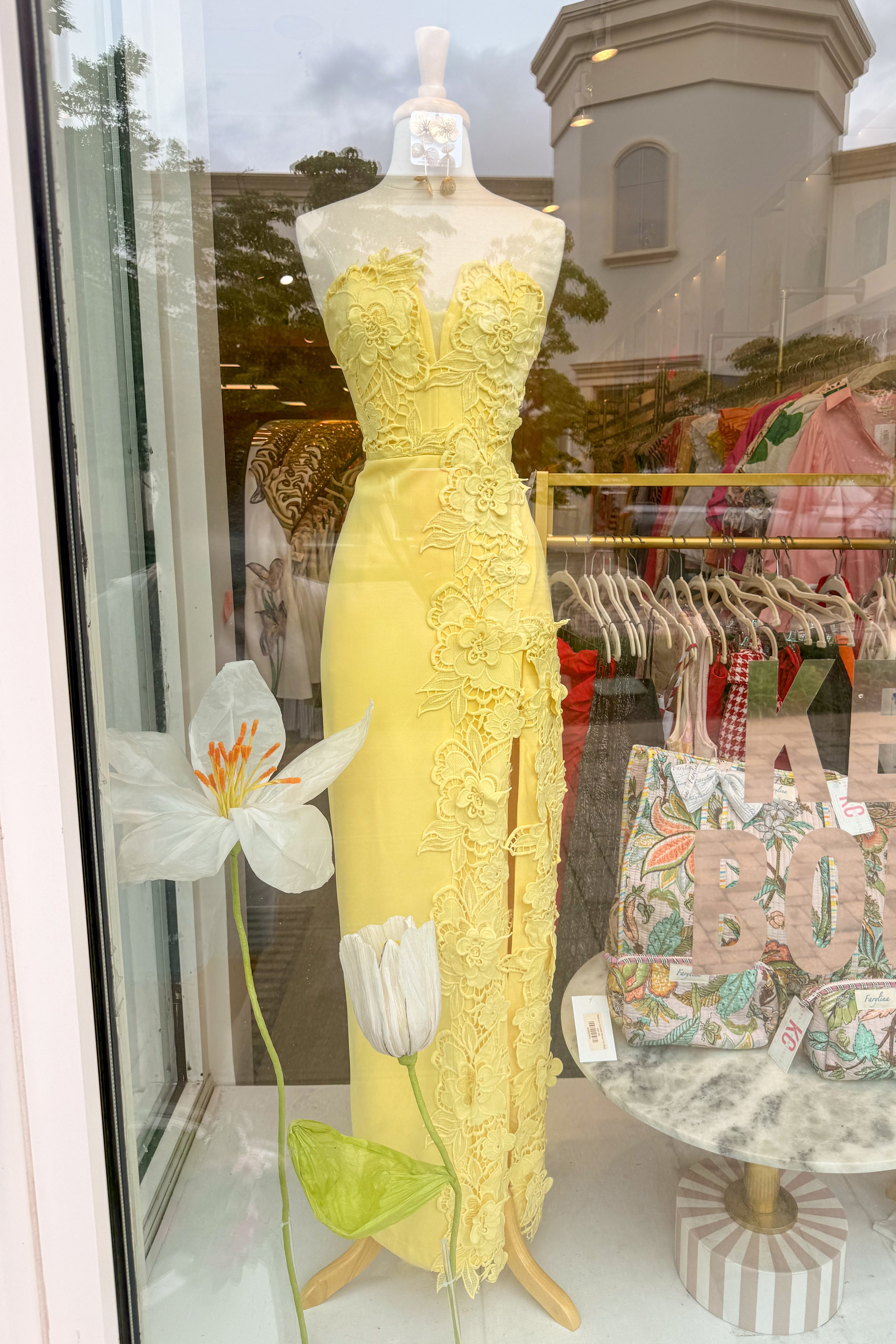 Floral Appliqu¨¦ Maxi Dress With Slit - Yellow